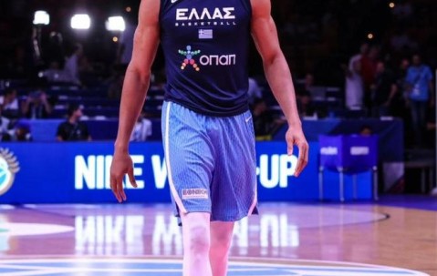 PG游戏-字母哥在公牛比赛中比赛规则变更，持续失利引发热议！观众掌声雷动的简单介绍