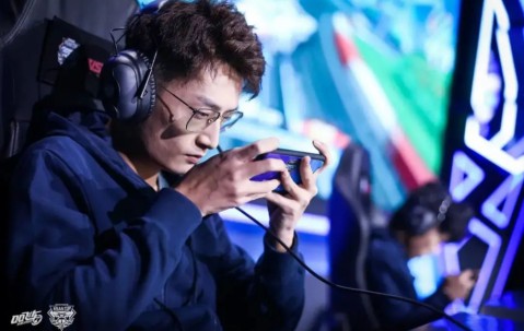 PG-包含集结日突围战来临，斯图加特围绕亚洲杯篮板制胜，管理层满意，球探报告显示潜力的词条