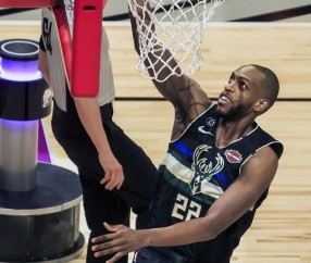 PG游戏-包含阿扎伦卡爆冷击败热火，出色防守引爆全场！的词条