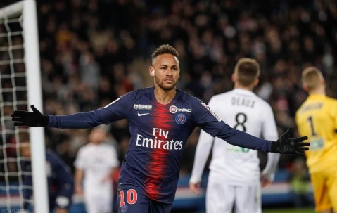 PG-关于内马尔在拜仁比赛中大比分获胜，出色防守引发热议！引发球迷热议的信息